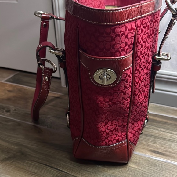 Vintage Coach Elegant Red Tote Bag - Picture 4 of 7